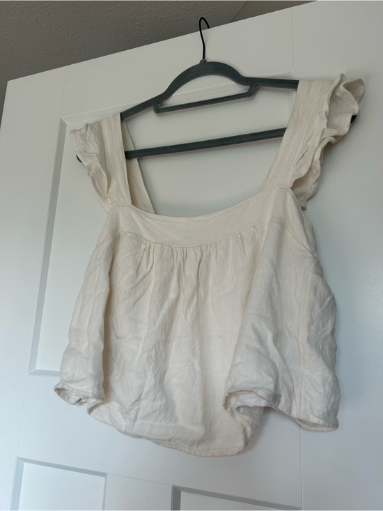 Abercrombie & Fitch Tops - Abercrombie & Fitch off white ruffle strap babydoll crop top